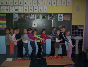 2007-2008 kl.I Tęczowa Rzepka Juliana Tuwima inspiracją do zabawy