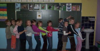 2007-2008 kl.I Tęczowa Rzepka Juliana Tuwima inspiracją do zabawy