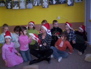 2007-2008 kl.I Tęczowa Zabawa świąteczna Zapracowany mikołaj