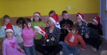 2007-2008 kl.I Tęczowa Zabawa świąteczna Zapracowany mikołaj