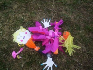 2007-2008 kl.I Tęczowa i Kolorowa. Palimy marzannę.