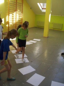 2007-2008 kl.I Tęczowa wf, gramy liczymy i skaczemy