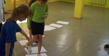 2007-2008 kl.I Tęczowa wf, gramy liczymy i skaczemy