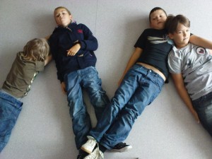 Angielski alfabet z ciał – kl. III