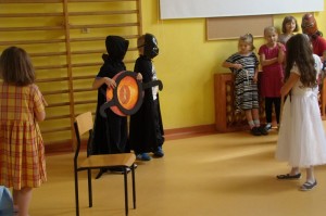 Angielskie przedstawienia klas drugich