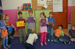 Angielskie miniprzedstawienia klas pierwszych