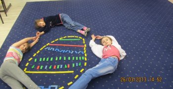 Ciekawe kombinacje- pisanki z klocków