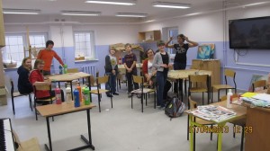 Z Panią Martą happening ekologiczny – duży „mural” na szarym papierze „EKO – MURAL”