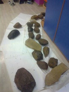 Dostaliśmy skałki z zaprzyjaźnionej budowy dzięki zabiegom Pani Uli do mini lapidarium