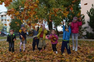 Zabawy, liściasty  deszcz … i zerówka