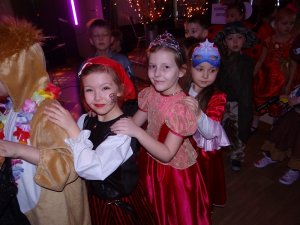 Bal karnawałowy uczniów klas młodszych