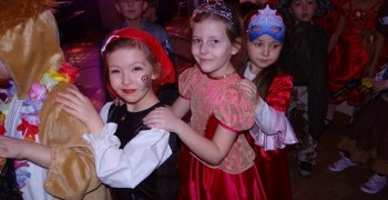 Bal karnawałowy uczniów klas młodszych