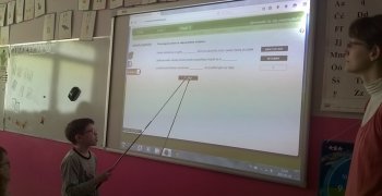 – Proszę pani, zapamiętałam stronę o drzewach i w domu przeszłam całą „grę…”