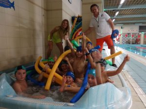 SWIMMING SHOW STOJEDYNKA PŁYWA