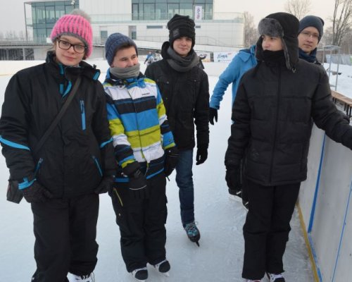 COŚ DLA CIAŁA … , CZYLI DZIEŃ WOLNY OD ZAJĘĆ W II GIMNAZJUM COŚ DLA CIAŁA … , CZYLI DZIEŃ WOLNY OD ZAJĘĆ W II GIMNAZJUM