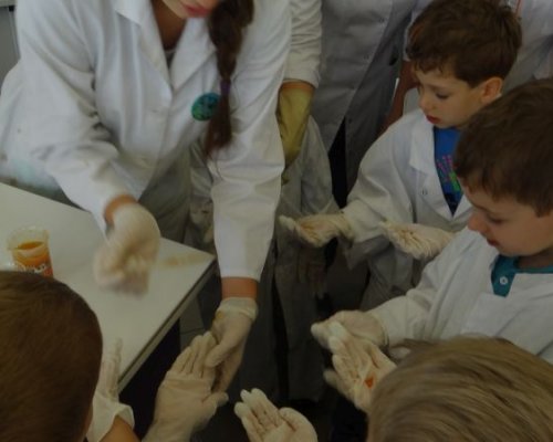 Z wizytą w Zespole Szkół Chemicznych Z wizytą w Zespole Szkół Chemicznych