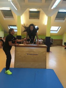 Skok przez skrzynię