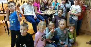 Kruche ciasto z budyniową bezą