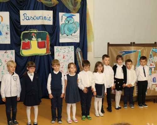 Pasowanie na uczniów klasy pierwszej Pasowanie na uczniów klasy pierwszej