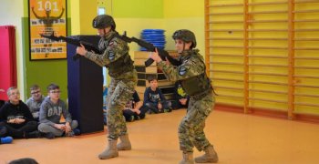 Prezentacja I LO Centrum Naukowo-Biznesowego Feniks