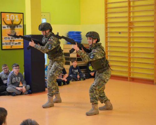 Prezentacja I LO Centrum Naukowo-Biznesowego Feniks