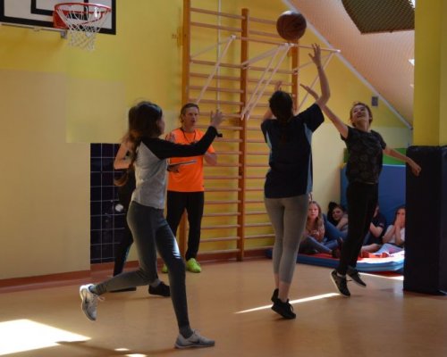 SZKOLNY TURNIEJ KOSZYKÓWKI 2018 SZKOLNY TURNIEJ KOSZYKÓWKI 2018