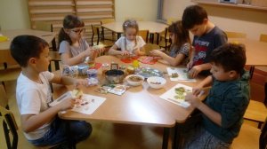 Aromatyczne kanapki z owocami