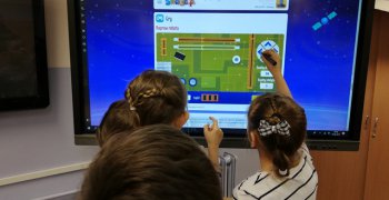 Z SIECIAKAMI i NECIEM bezpiecznie w internecie