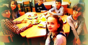 Dekoracyjne kanapki w kuchcikowej kawiarence