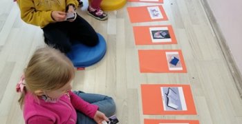 (Polski) Jakie są podstawowe funkcje komunikatów medialnych? Oczywiście informacyjna i rozrywkowa.