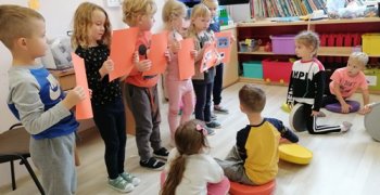 Dzielni poszukiwacze informacji – w ZerówceMegaMisja  w Zerówce