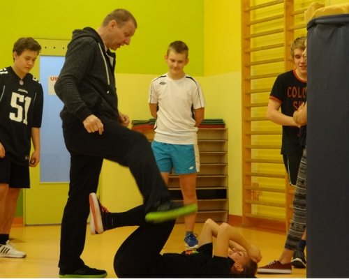 Samoobrona gimnazjalistów Samoobrona gimnazjalistów